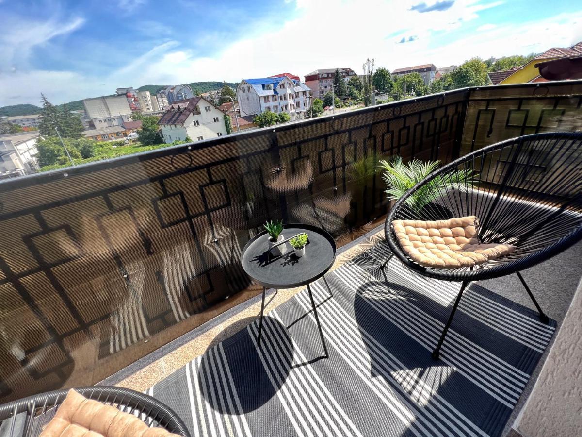 Studio Poienii - A Cozy Stay 5 Min Away From The Center Bistrita  Ngoại thất bức ảnh