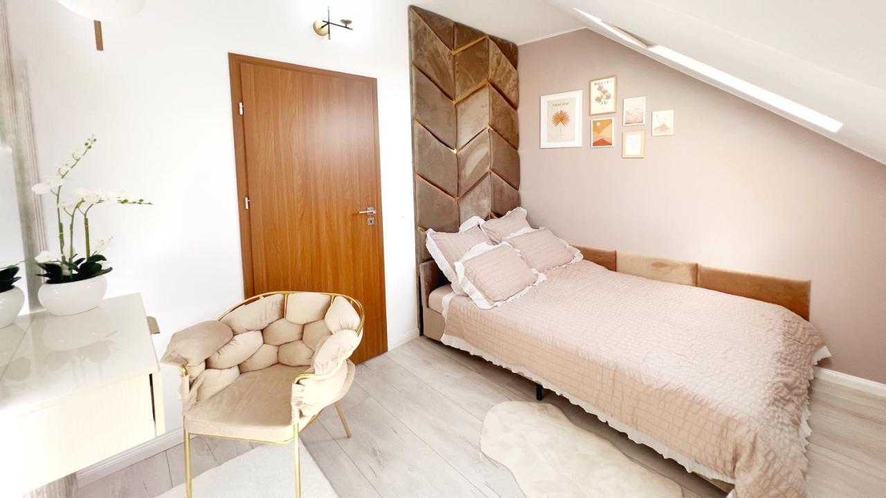 Studio Poienii - A Cozy Stay 5 Min Away From The Center Bistrita  Ngoại thất bức ảnh